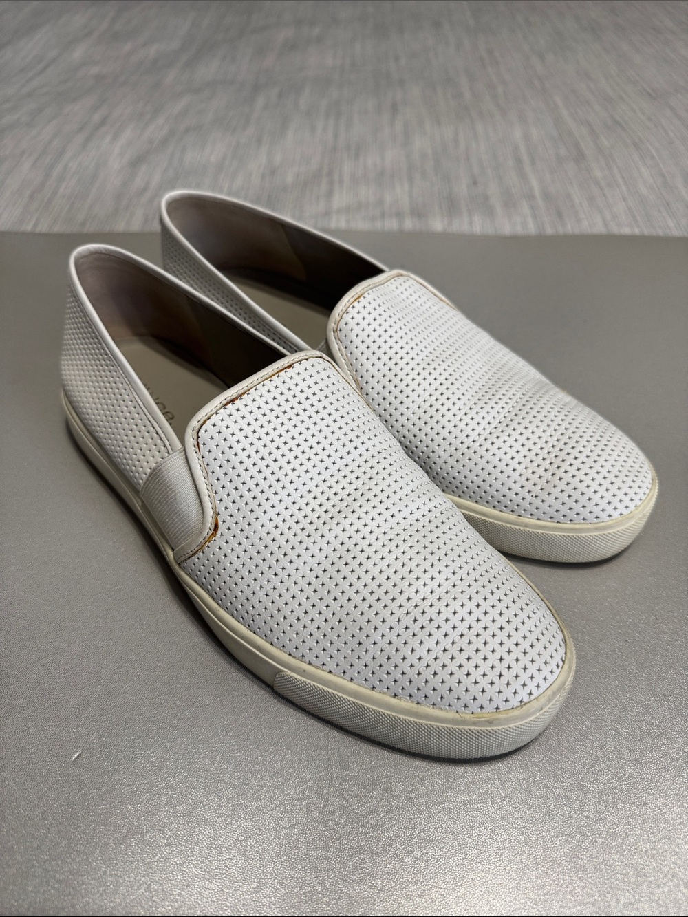 Vince Blair Womens Perforated Leather Slip On Sneakers White Size 9